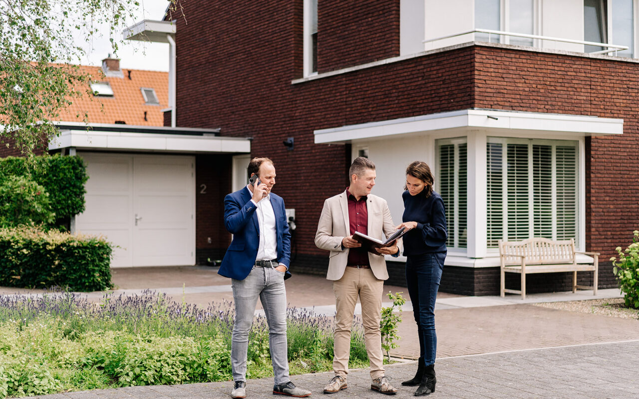 Makelaars van Het Waare Huis in overleg