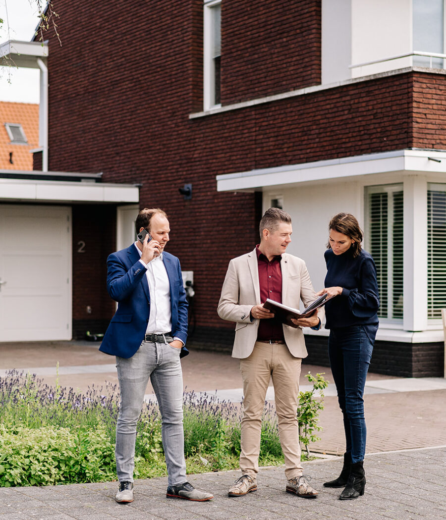 Makelaars van Het Waare Huis in overleg