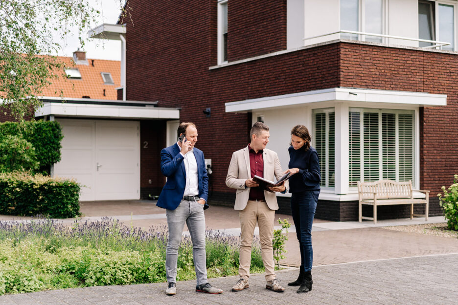 Makelaars van Het Waare Huis in overleg