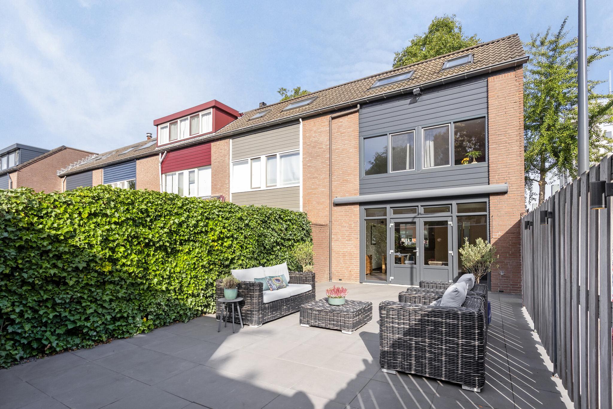 tuin richting woning, Rompertcemtrum 2 's-Hertogenbosch