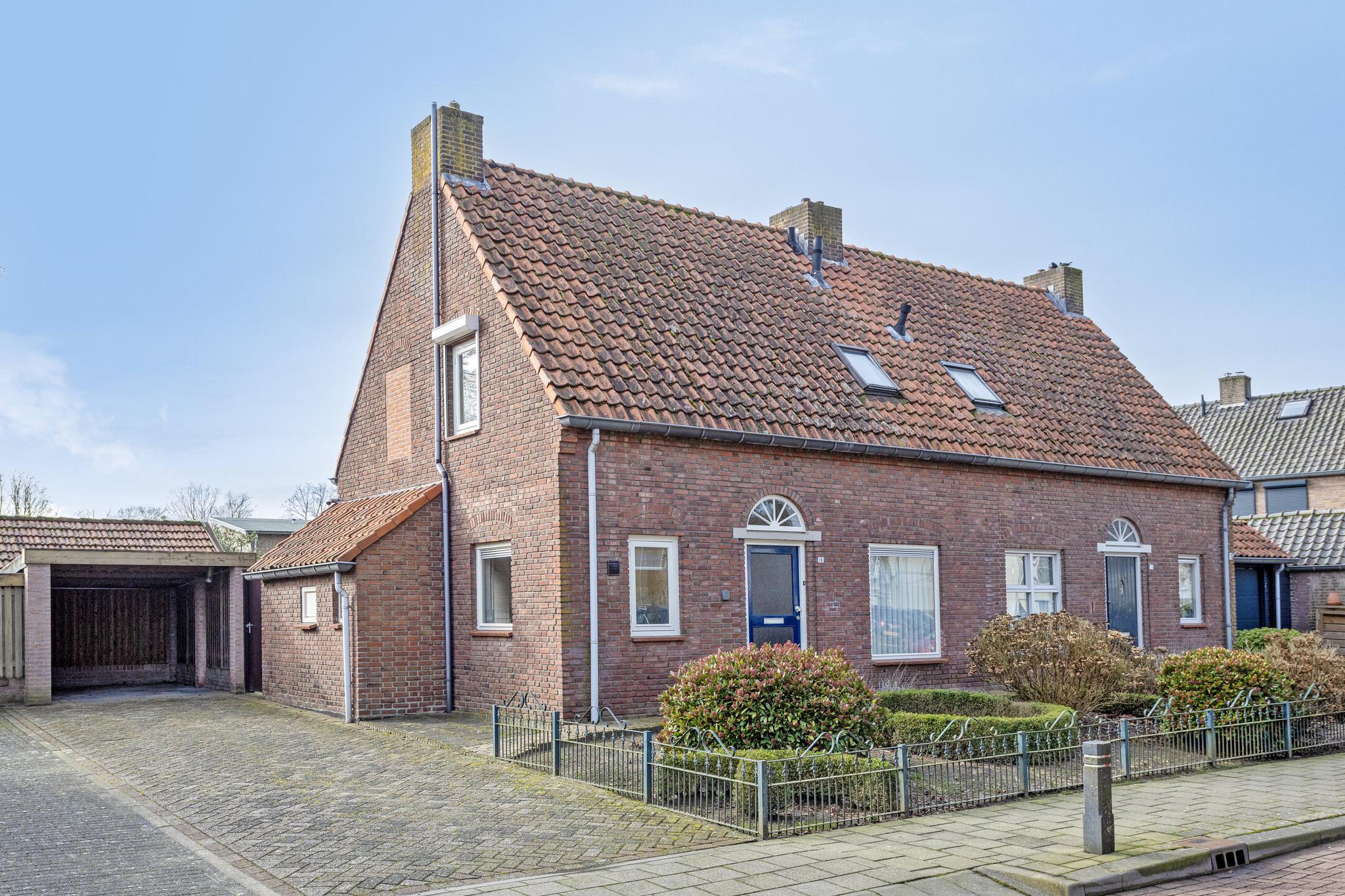 Voorkant woning vanaf zijkant, Zijlstraat 16 Heeswijk-dinther