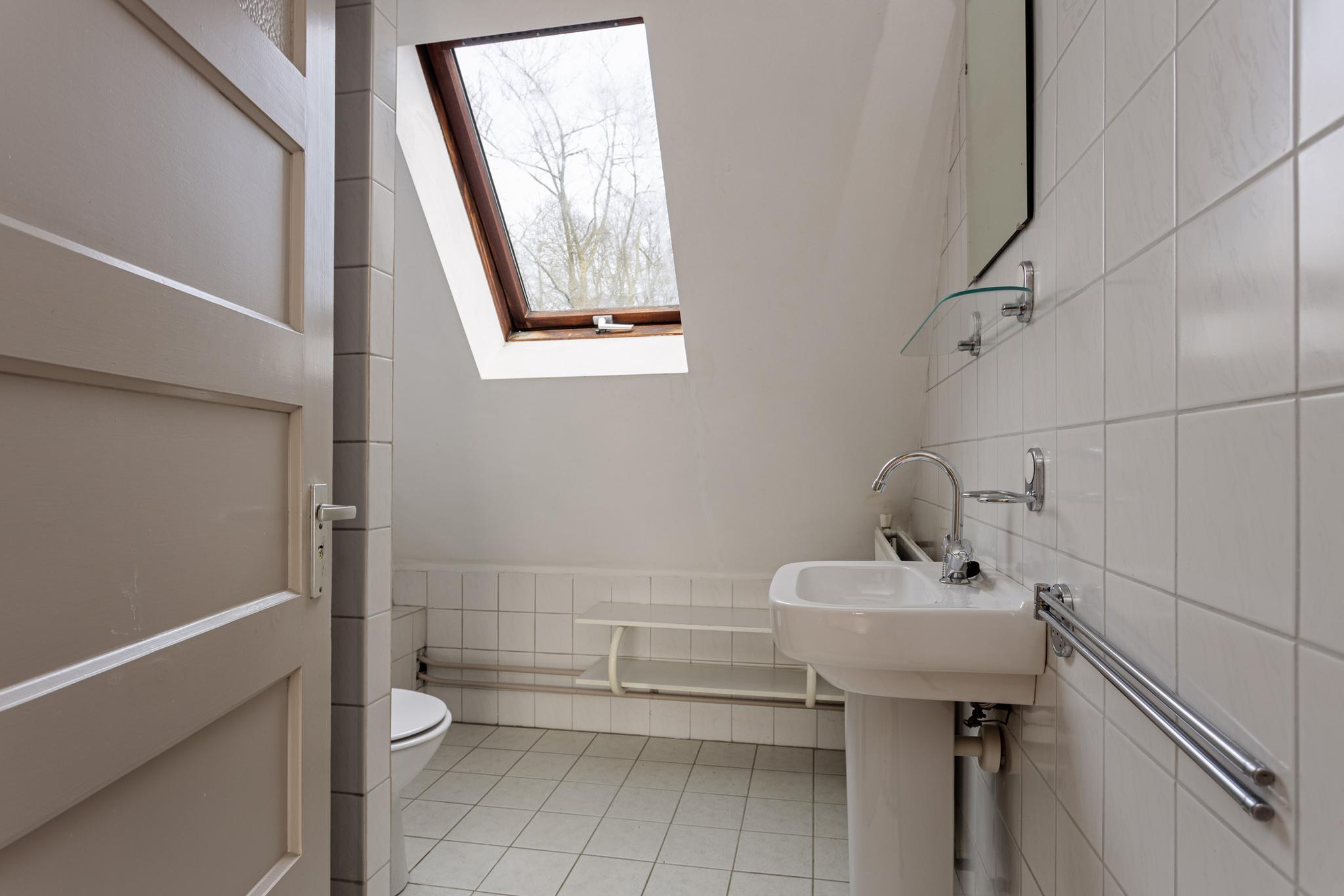 Badkamer vanaf deur, Zijlstraat 16 Heeswijk-dinther