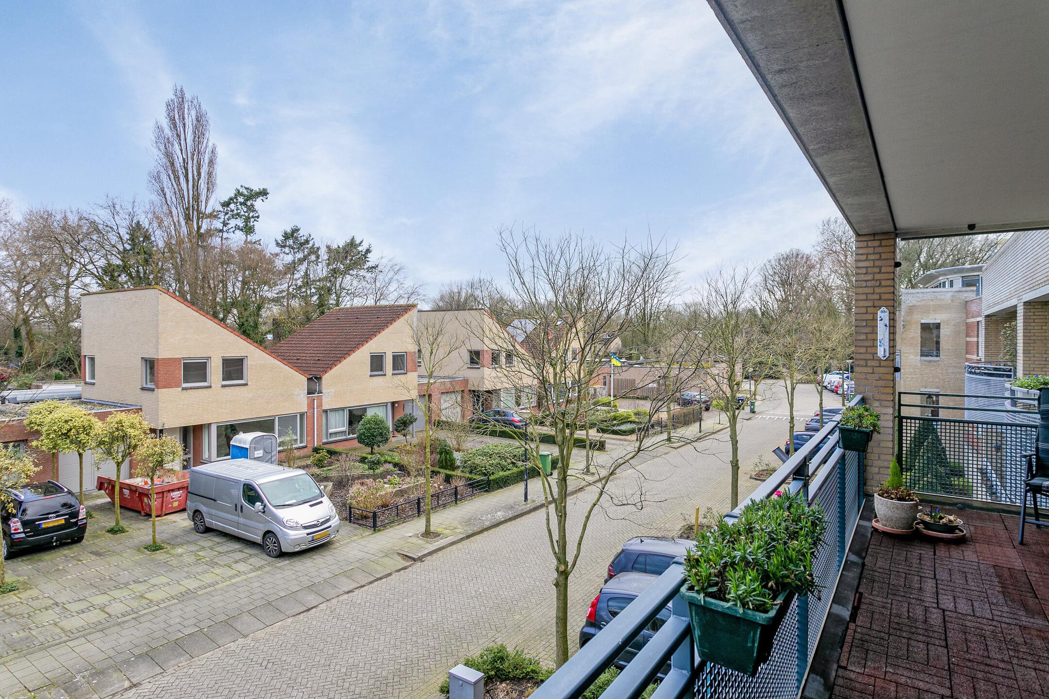 Straat vanaf balkon rechts, Christiaan Kannmansstraat 31 Rosmalen