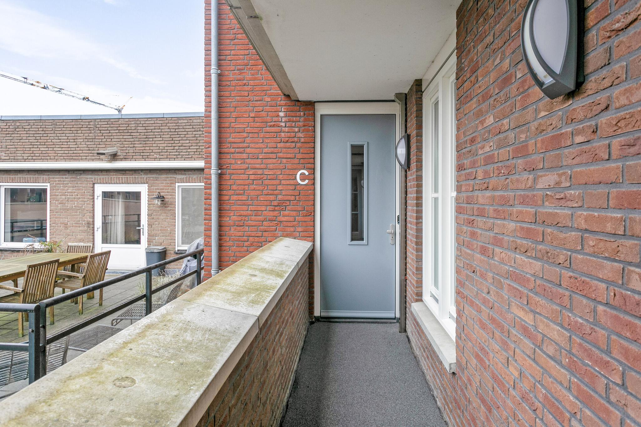 Voordeur vanaf buiten, Raadhuisstraat 1C Rosmalen