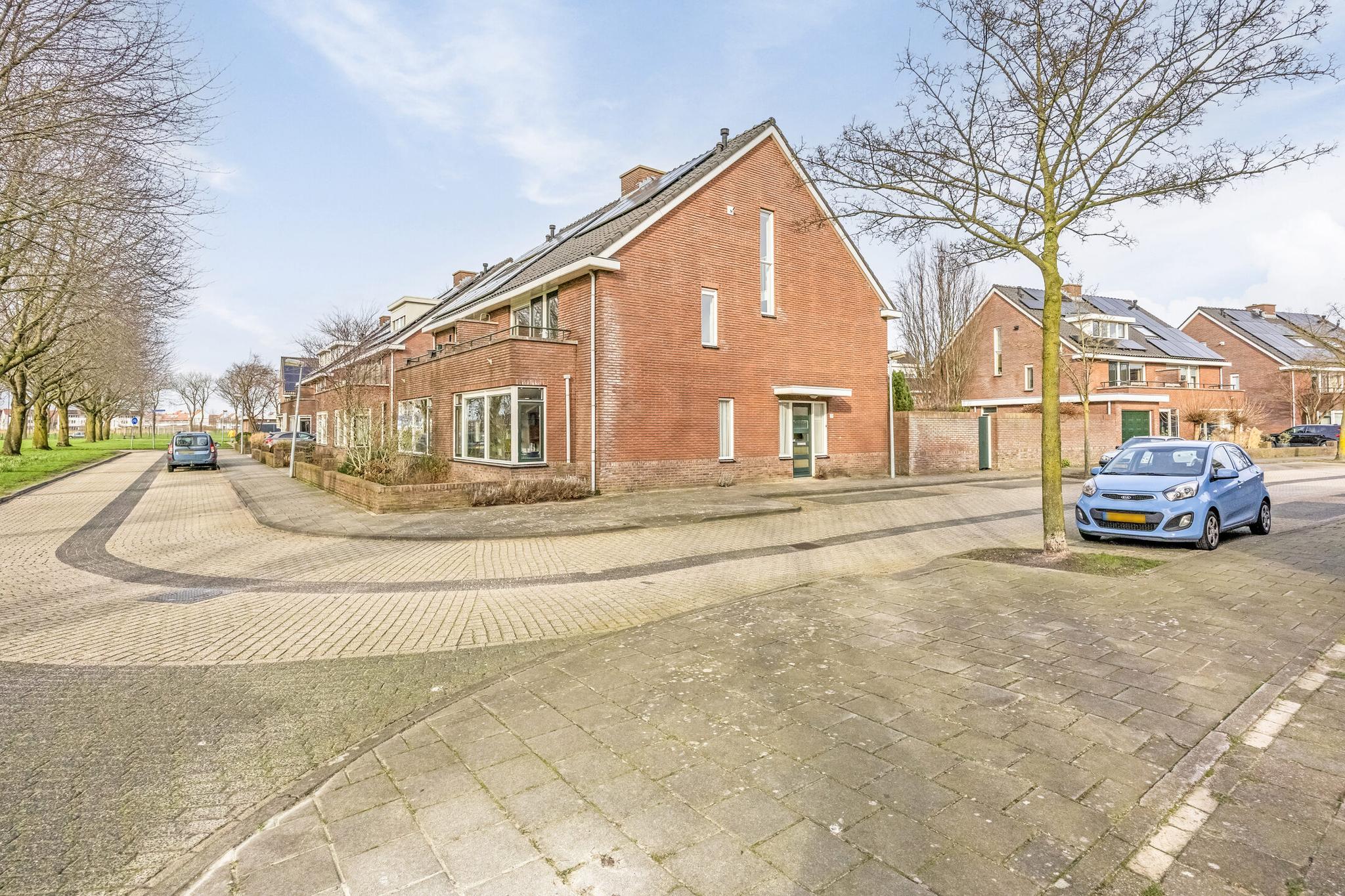 Zijkant woning en straatzicht, Hannie Schaftstraat 25 Rosmalen