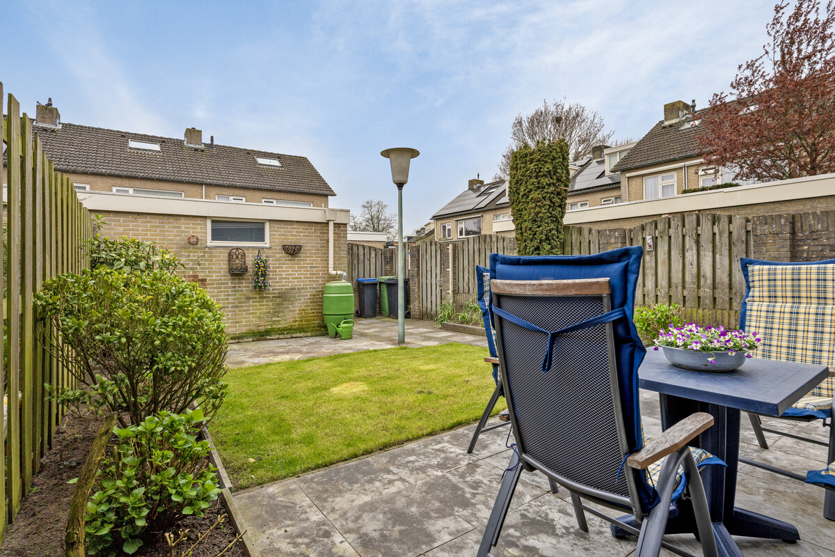 Achtertuin vanaf woning, Willem Elsschotstraat 21 Rosmalen