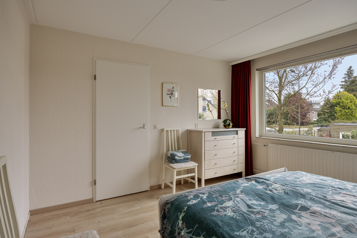 Slaapkamer 1 richting deur, Willem Elsschotstraat 21 Rosmalen