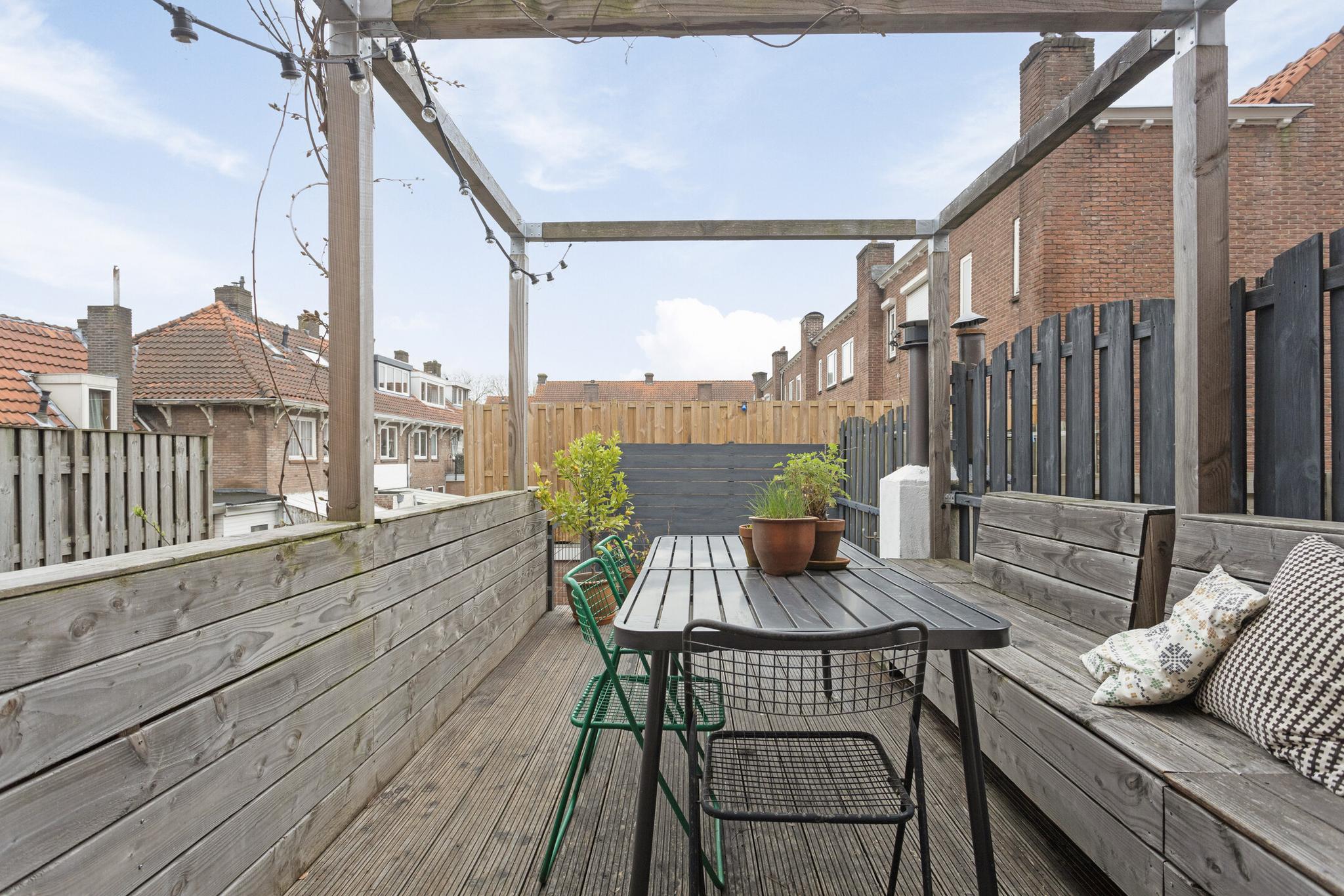 Dakterras vanaf woning, Esdoornstraat 9 's-Hertogenbosch