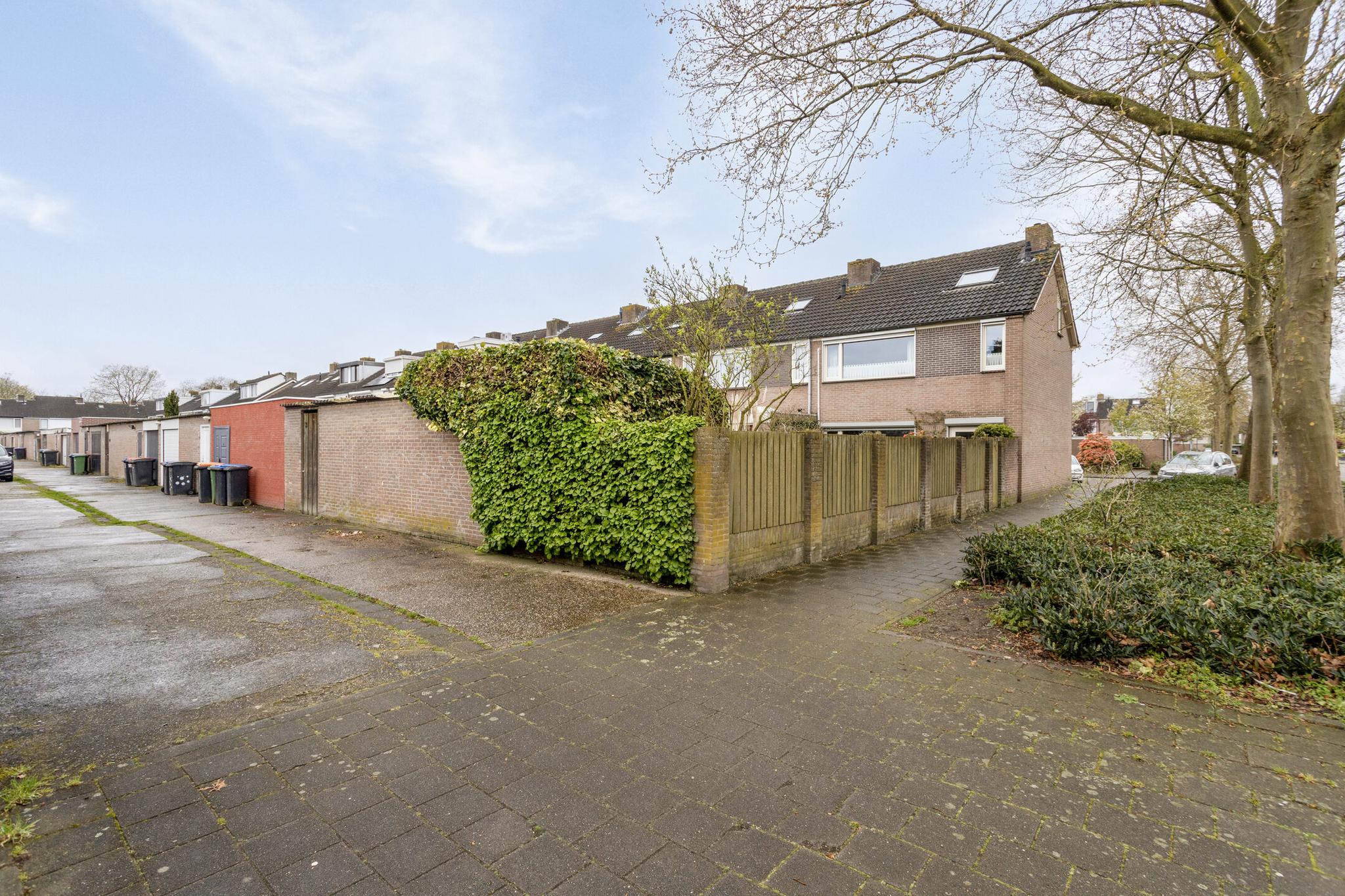 Achterkant woning vanaf weg, Papaverstraat 33 Rosmalen