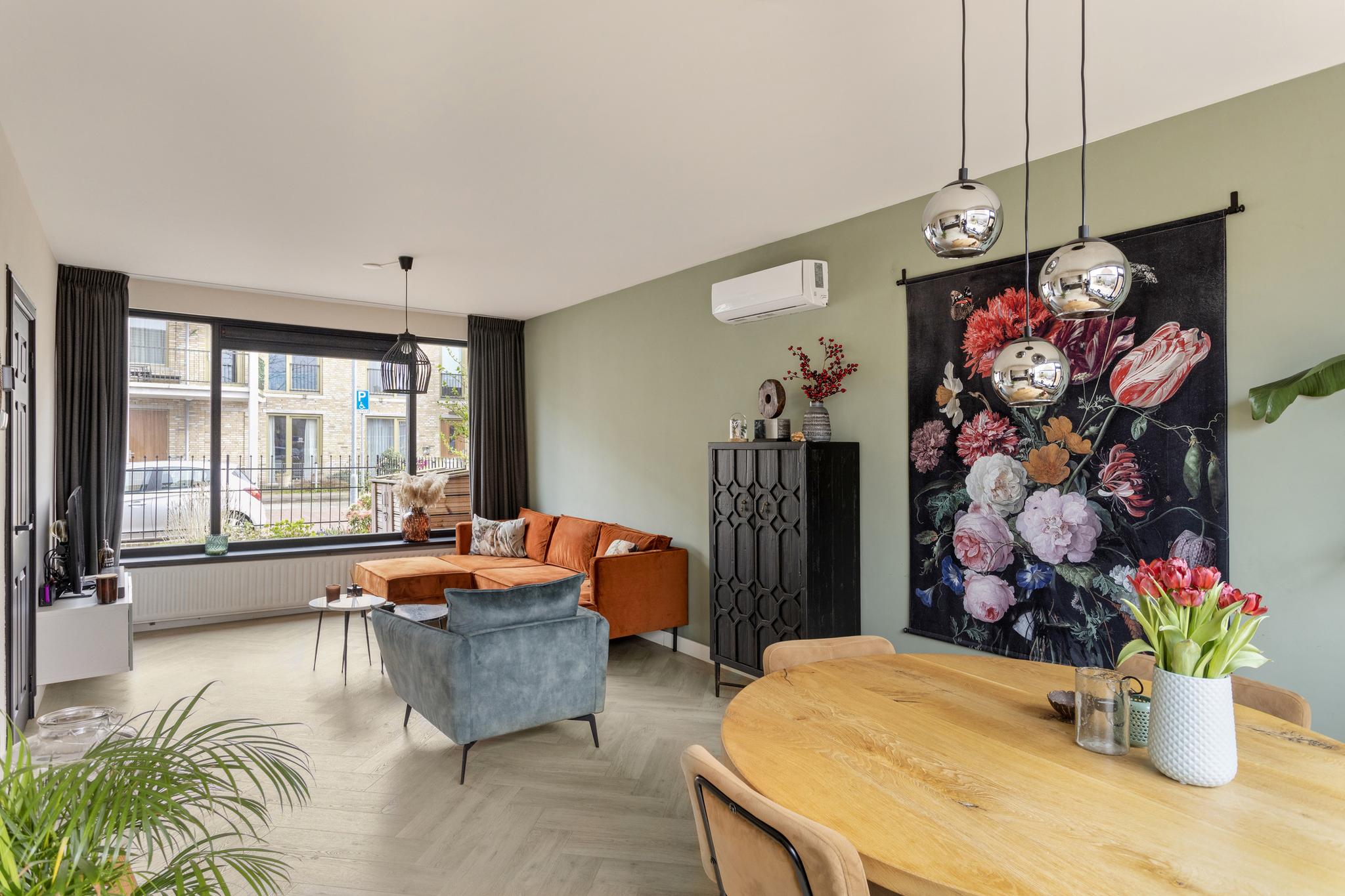 Eettafel richting woonkamer, Michiel de Ruyterstraat 23 's-Hertogenbosch