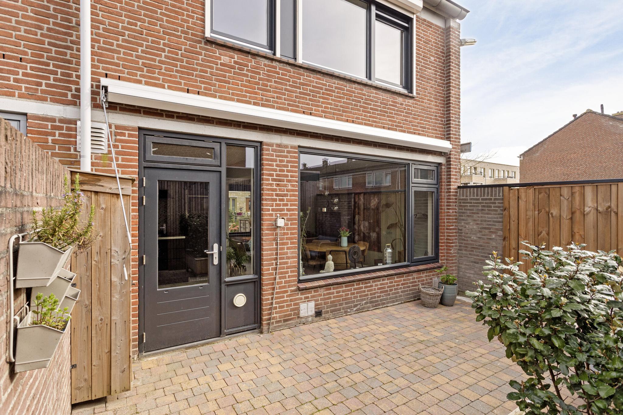 Achterkant woning vanaf links, Michiel de Ruyterstraat 23 's-Hertogenbosch