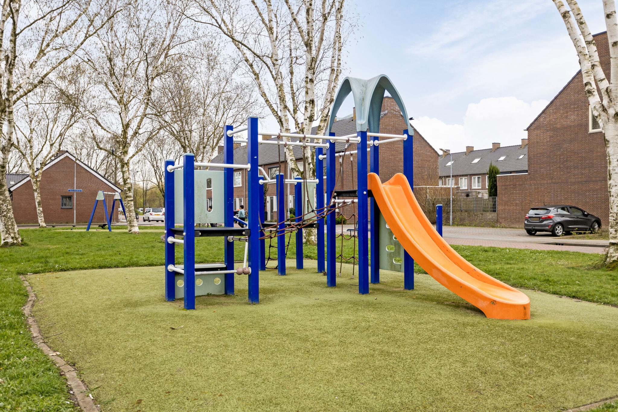 Omgeving speeltoestel, Michiel de Ruyterstraat 23 's-Hertogenbosch